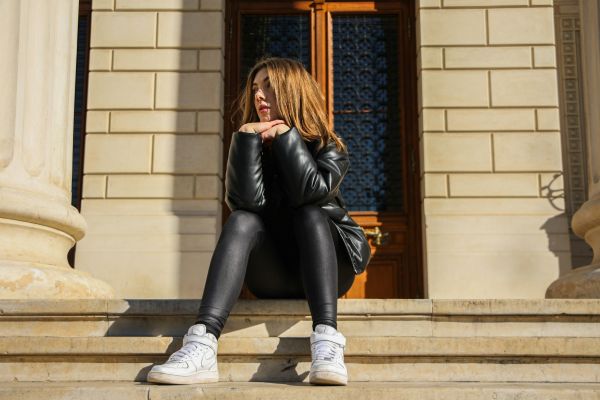 10 avantages des leggings en simili cuir pour une allure chic